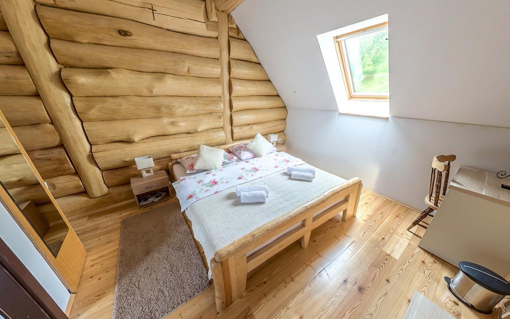 Bear'S Log Villa Seliste Dreznicko Luaran gambar